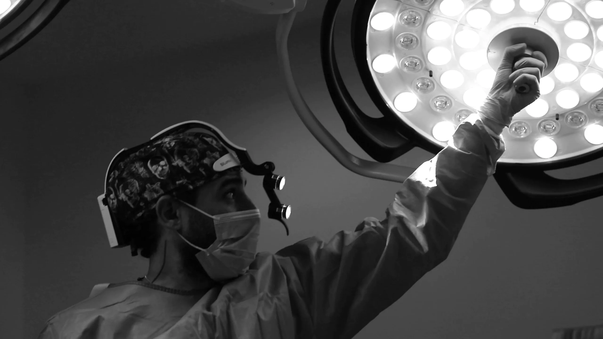 surgical-lights-doctor
