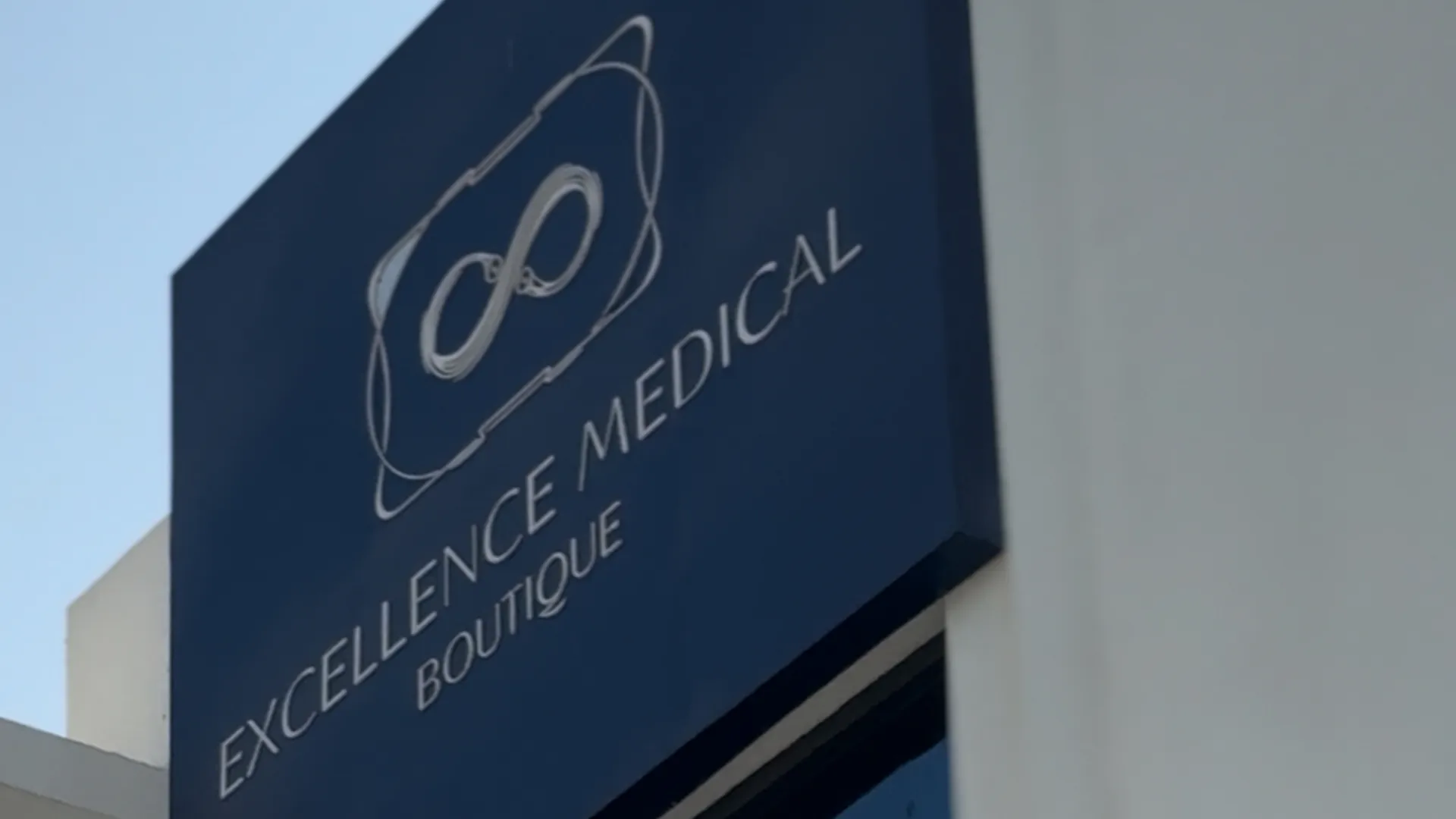 clinic-boutique-sign
